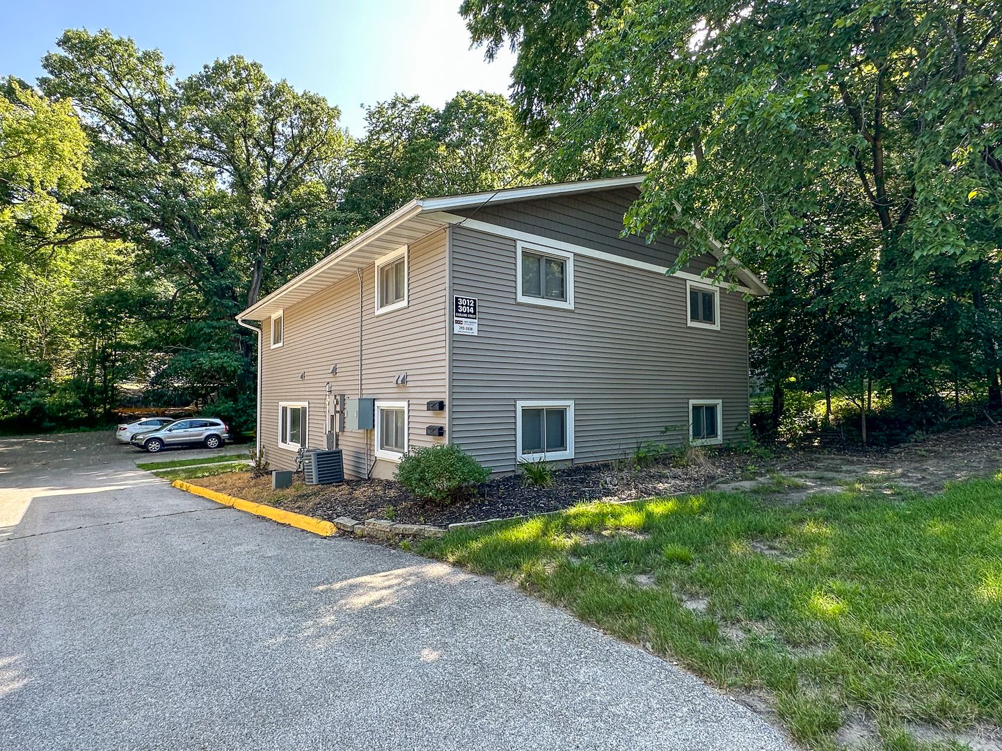 Ames House: 3014 Oakland St