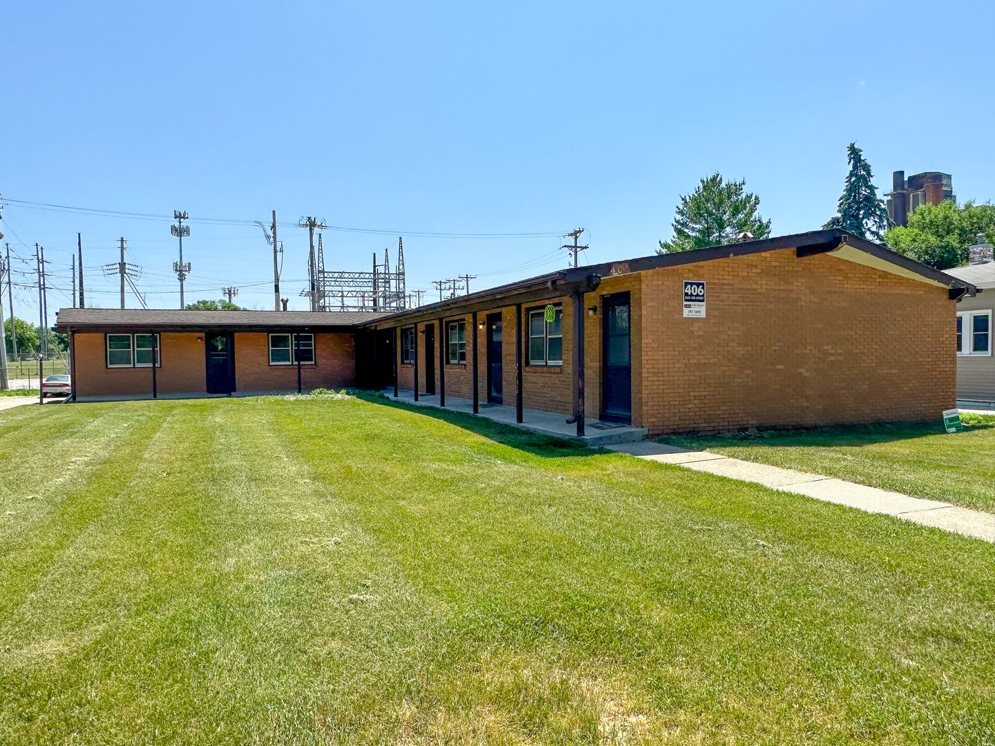 Ames Apartment: 406 E 6th St