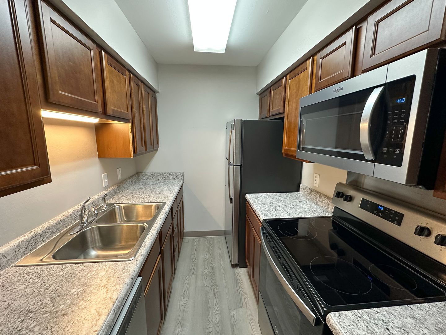 Ames Apartment: 246 N Hyland Ave