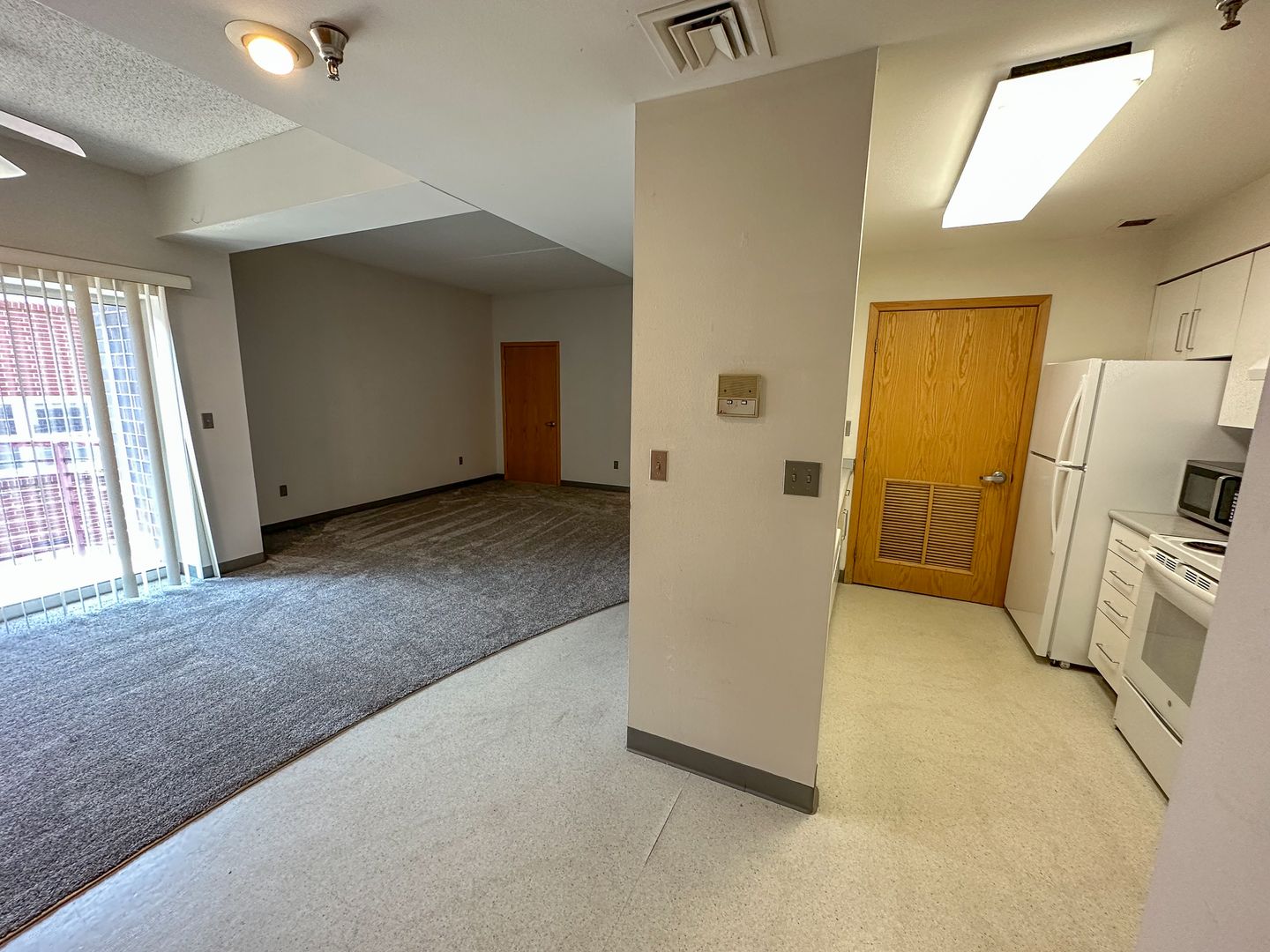 Ames Apartment: 244 N Hyland Ave