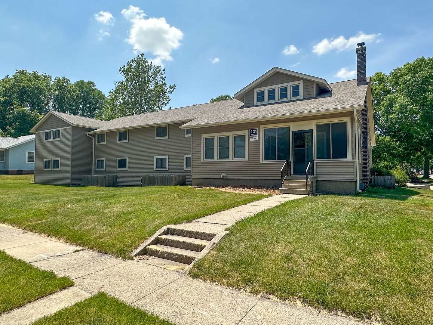Ames Apartment: 121 Howard Ave