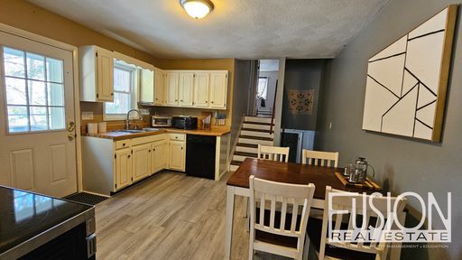 Furnished, Spacious 3-level, 2-Bedroom Townhouse in Winooski – Pet Friendly!