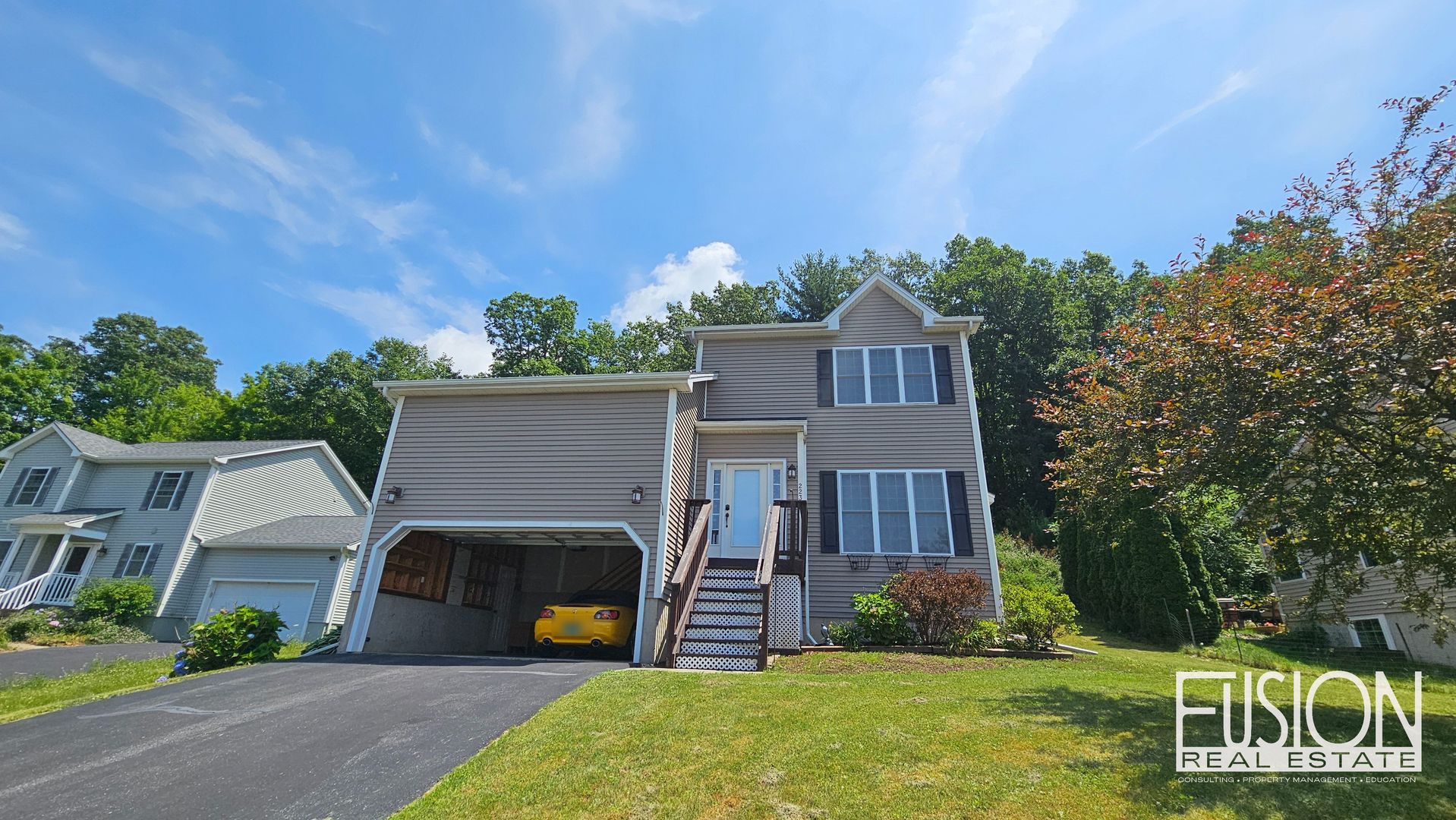 Colchester House: 223 Abigail Drive