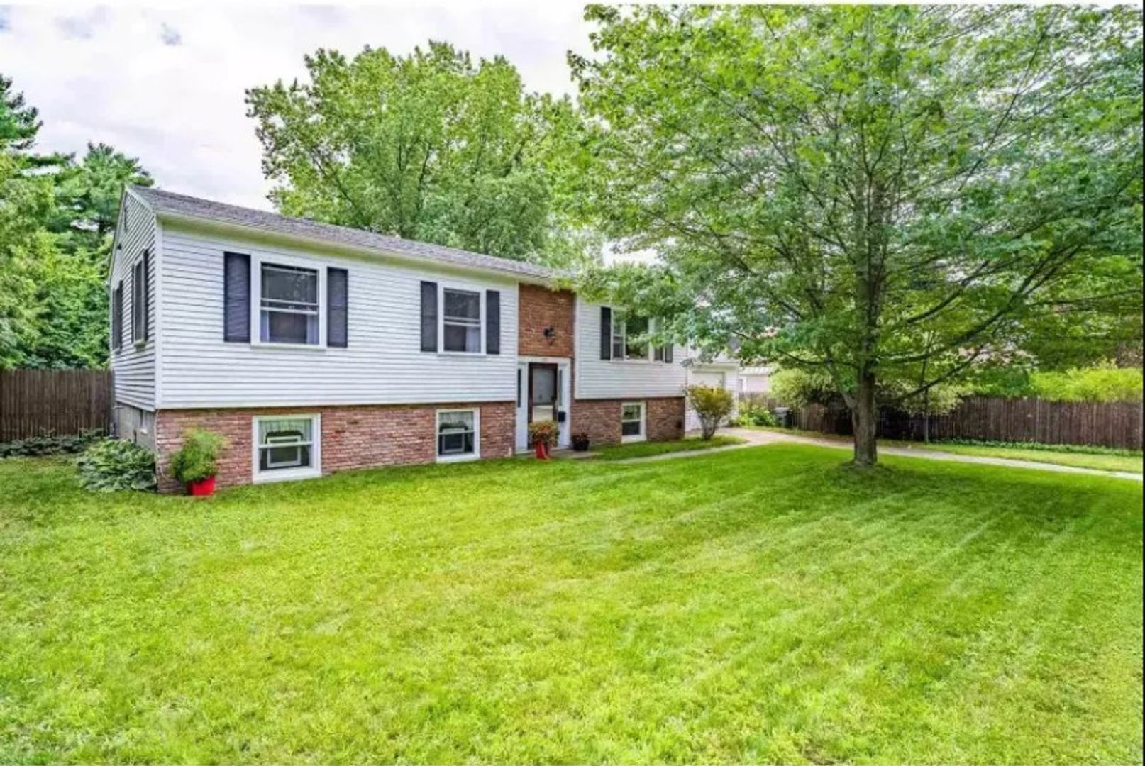 Burlington House: 265 Shore Rd