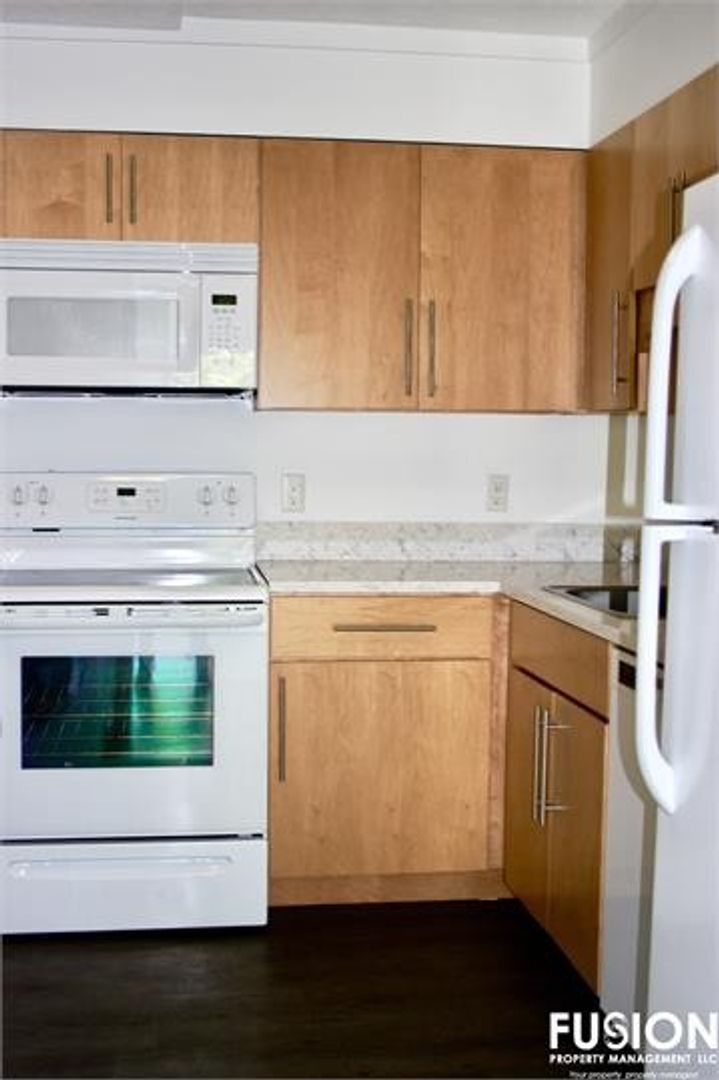Burlington House: 335 Ledgewood CIR 103