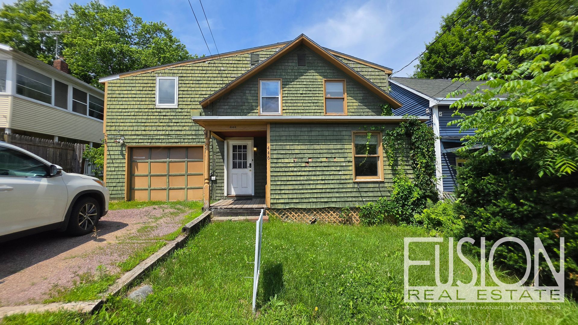 Burlington House: 446 Colchester Avenue