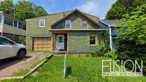 Rare 5-Bedroom Home in a Prime Burlington Location – photo 1