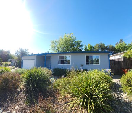 5 bedroom 2 bath home in fantastic location – photo 1