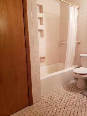 Waterfront house for rent – photo 1