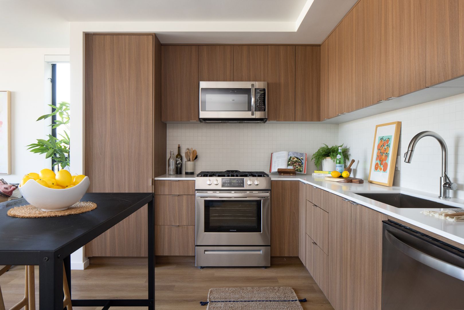 Los Angeles Apartment: 3745 Cardiff Ave