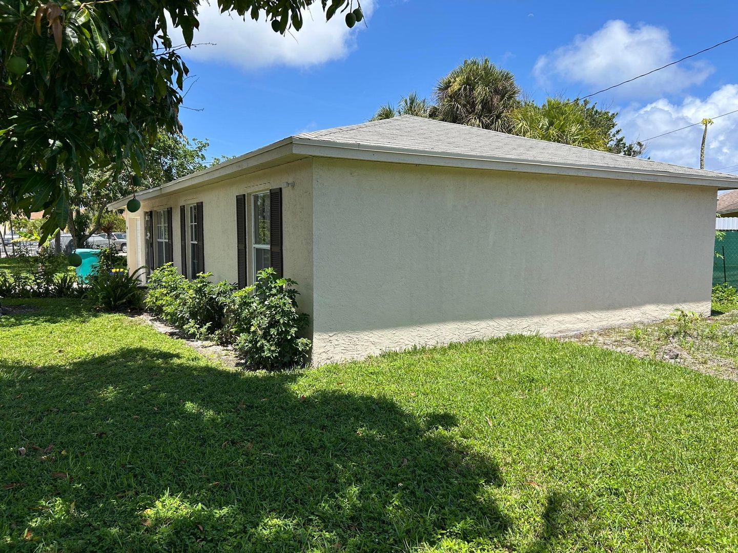 BOYNTON BEACH House: 806 NW 1ST ST