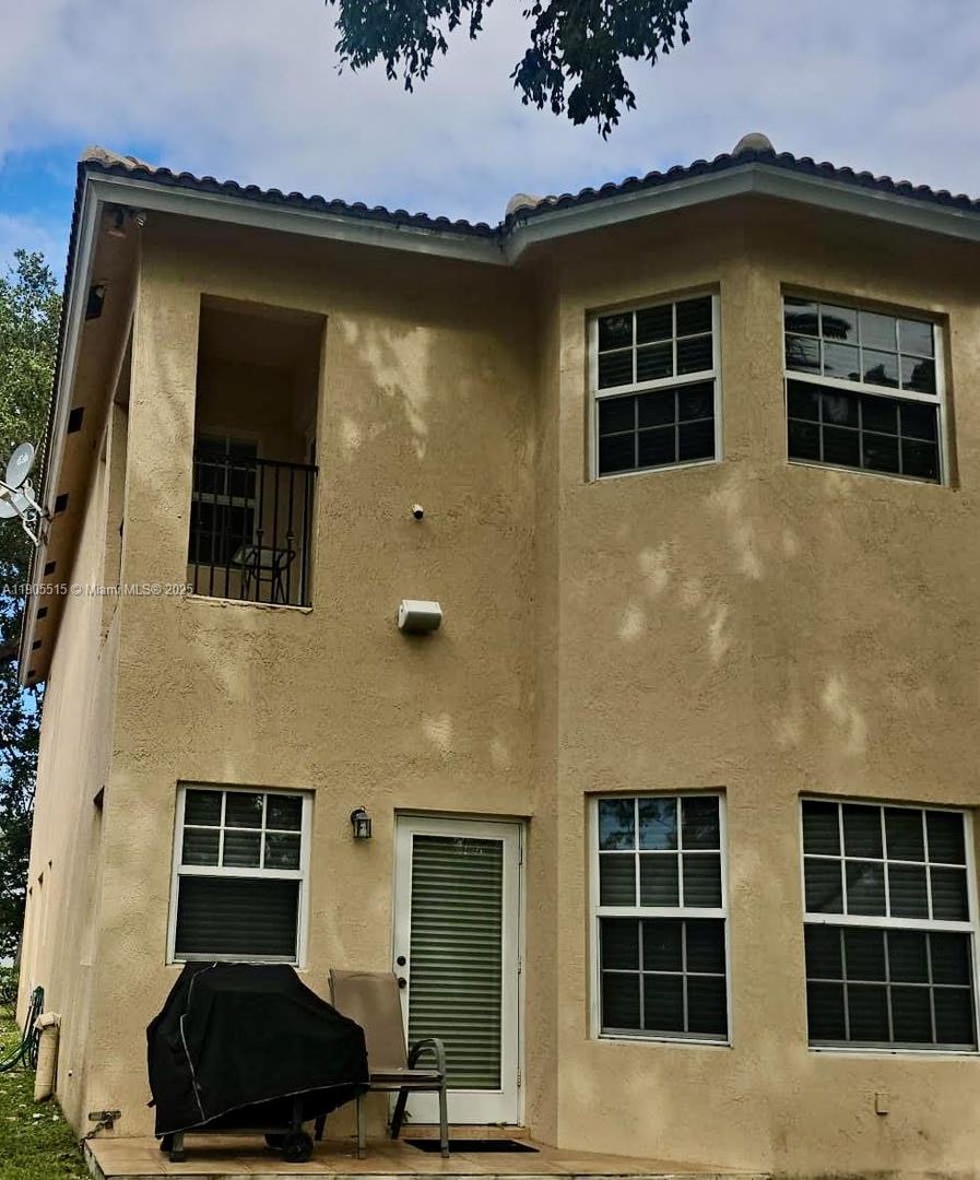 FORT LAUDERDALE House: 2136 NW 4TH ST #0