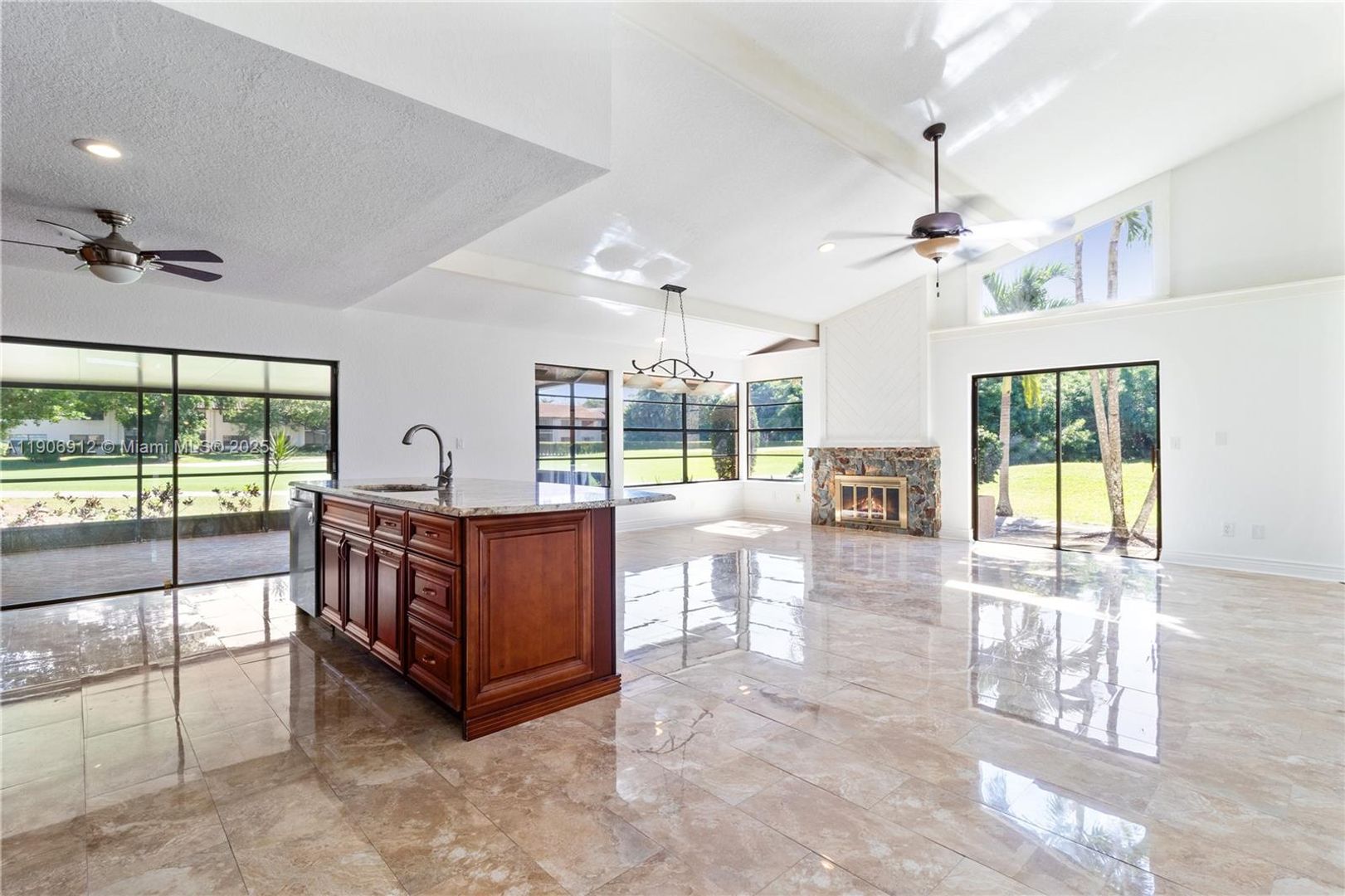 BOCA RATON House: 21344 ESCONDIDO WAY S