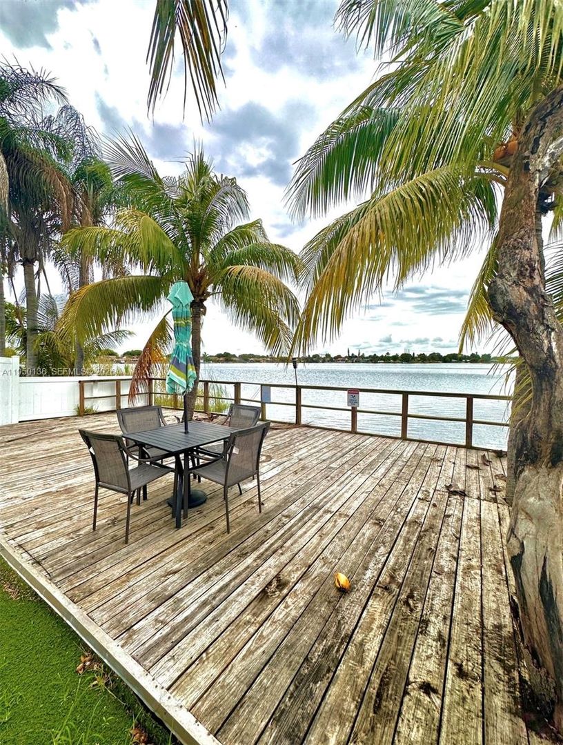 DANIA House: 2431 SW 58TH MNR # 1-2