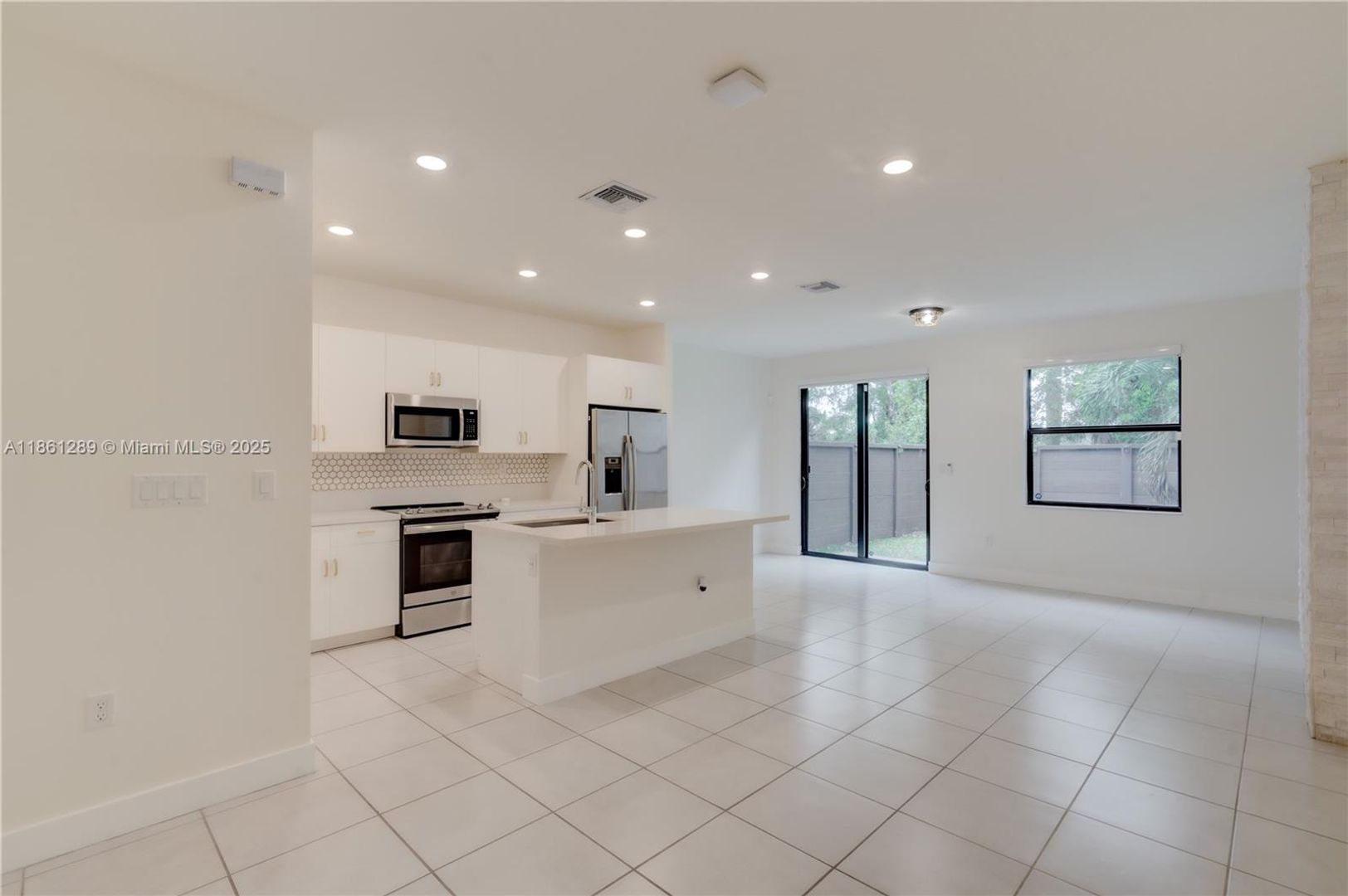 MIAMI LAKES House: 15826 NW 91ST CT