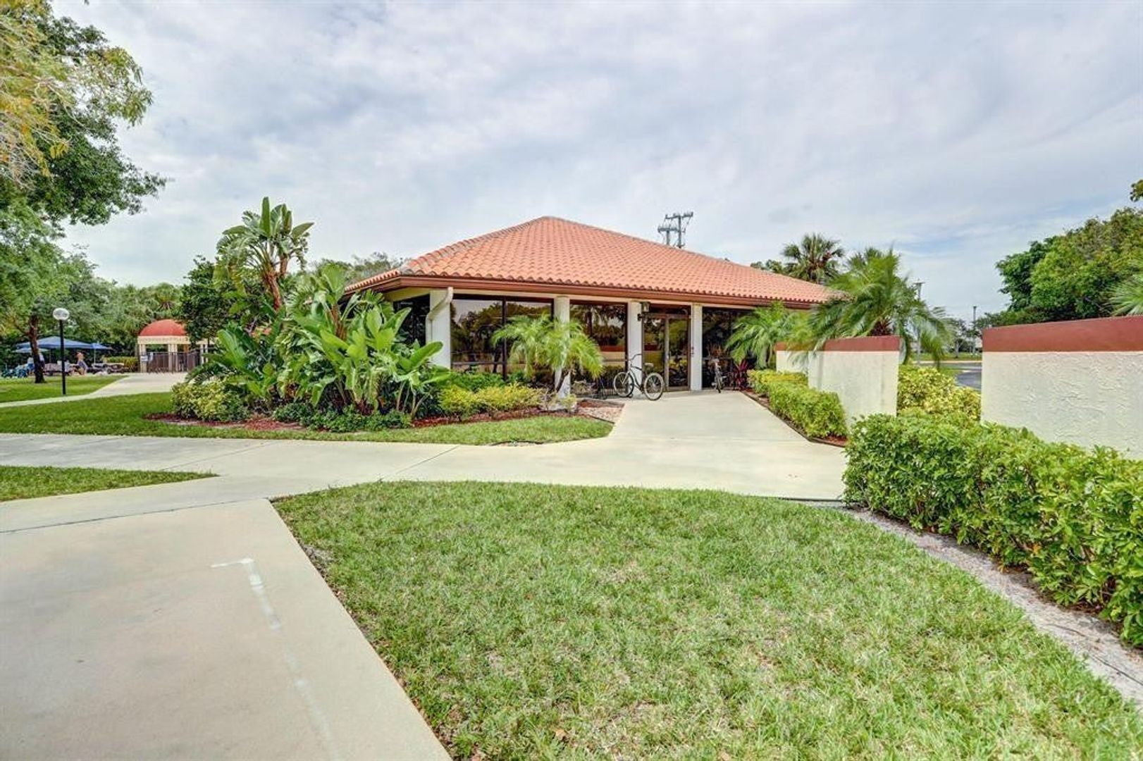 DEERFIELD BEACH House: 65 CENTENNIAL CT