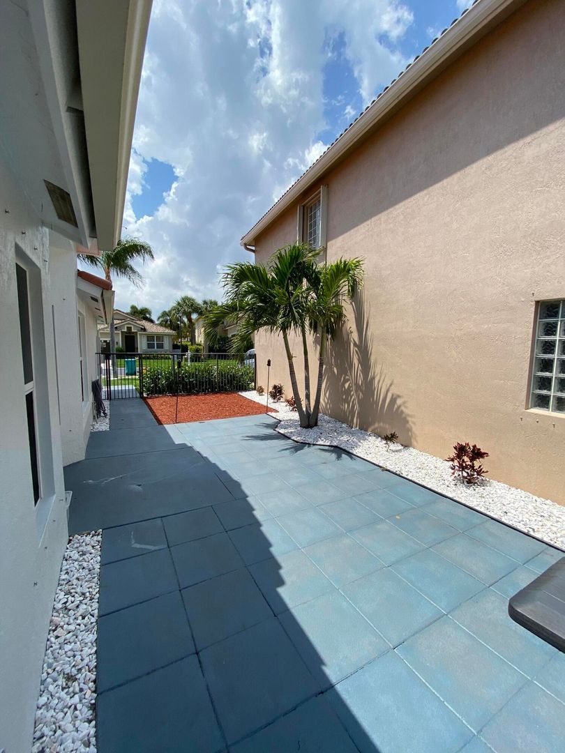 BOYNTON BEACH House: 1835 MAGLIANO DR