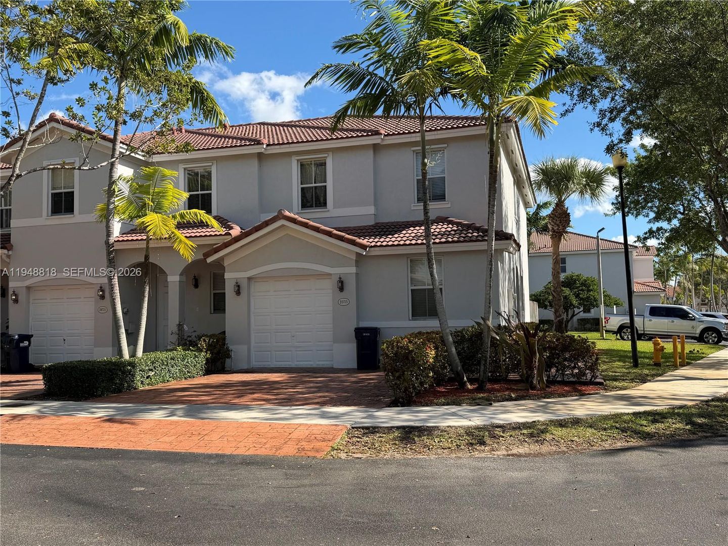 MIAMI House: 20715 NE 10TH CT #20715