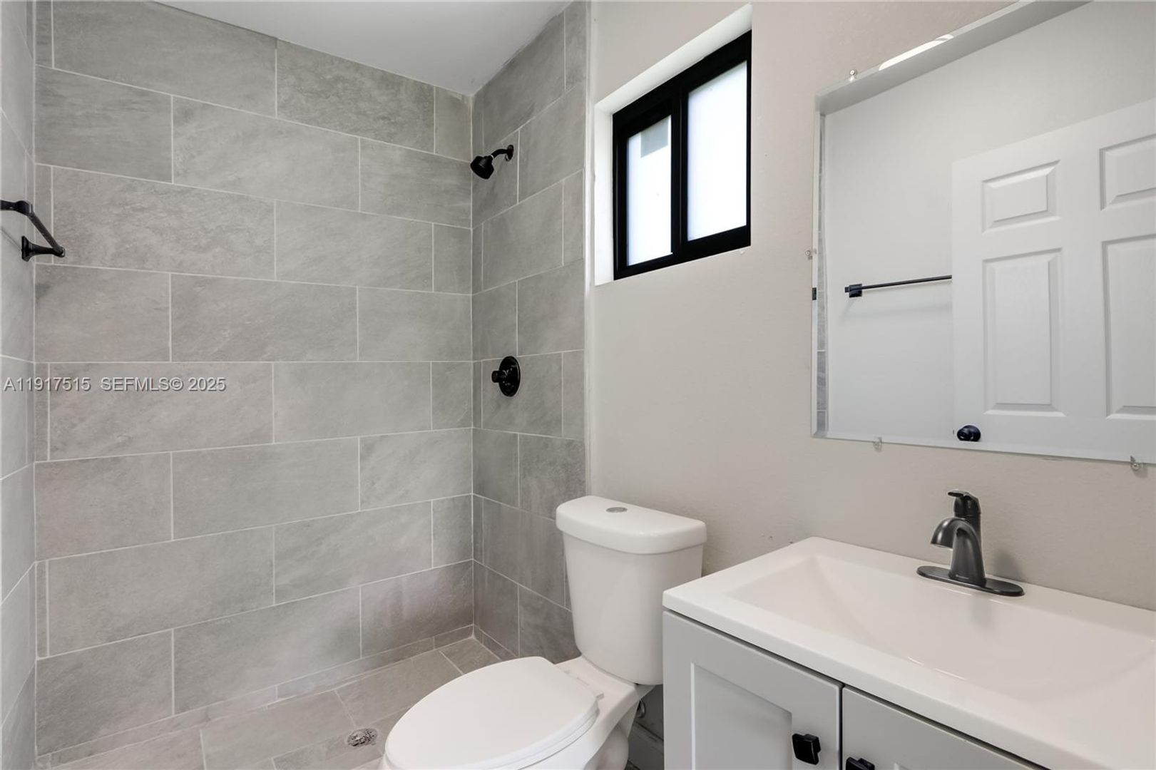 POMPANO BEACH House: 981 NW 4TH AVE