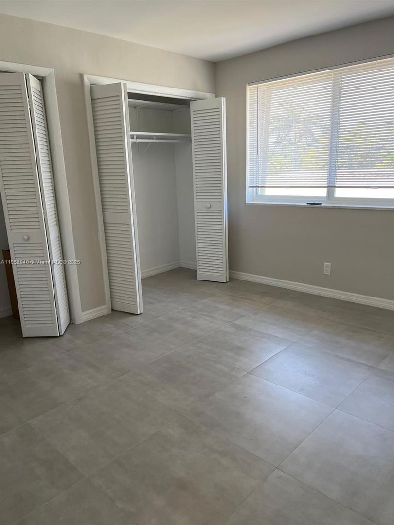 FORT LAUDERDALE House: 2175 NE 56TH ST APT 211