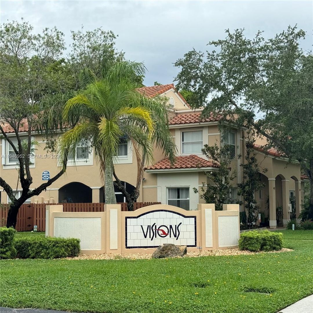 WESTON House: 549 RACQUET CLUB RD #32