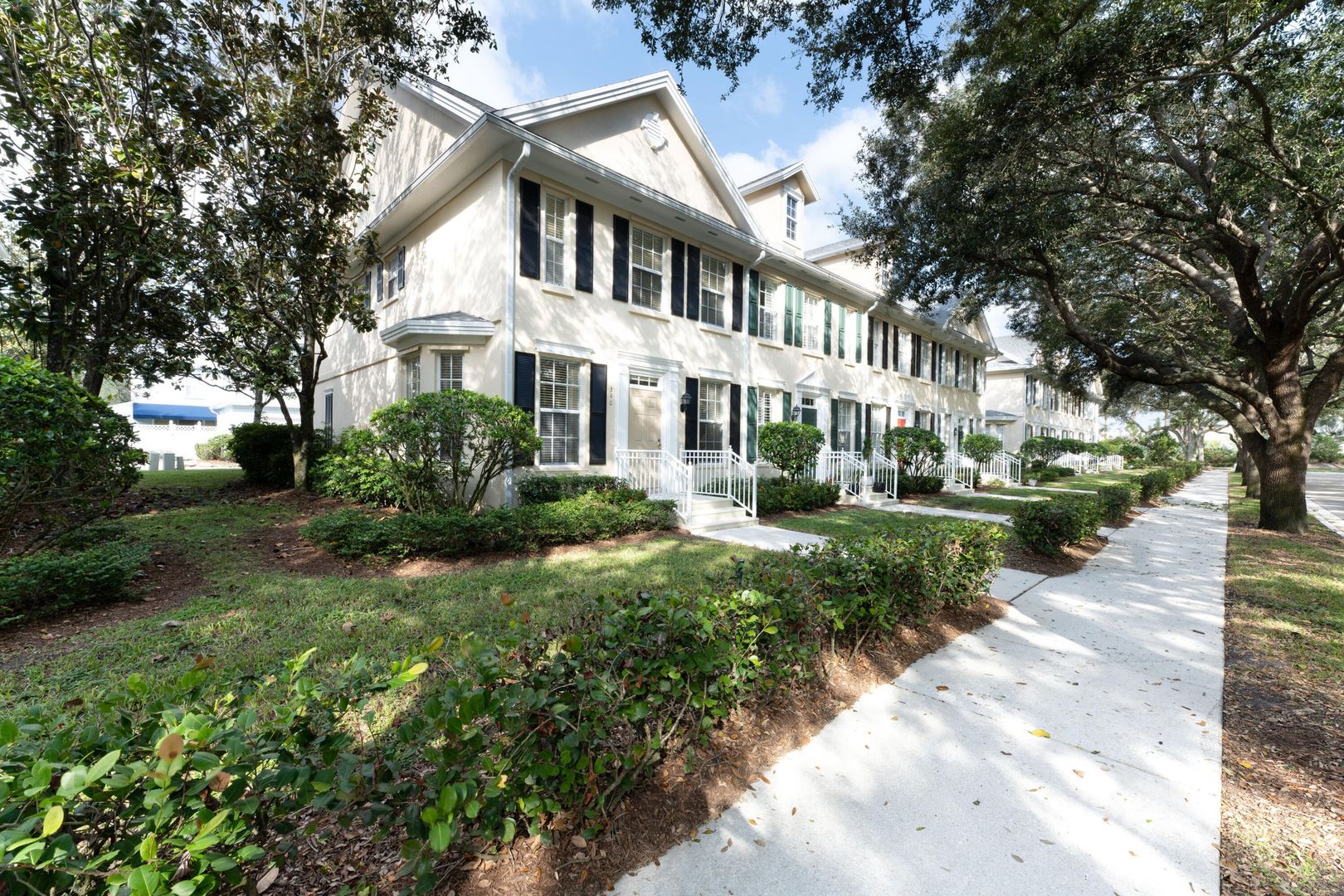 JUPITER House: 340 JACARANDA DR