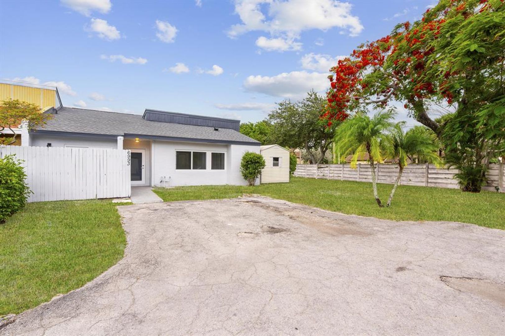 FORT LAUDERDALE House: 6993 NW 29TH WAY