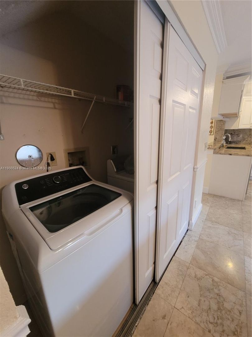 PEMBROKE PINES House: 12060 NW 13TH ST