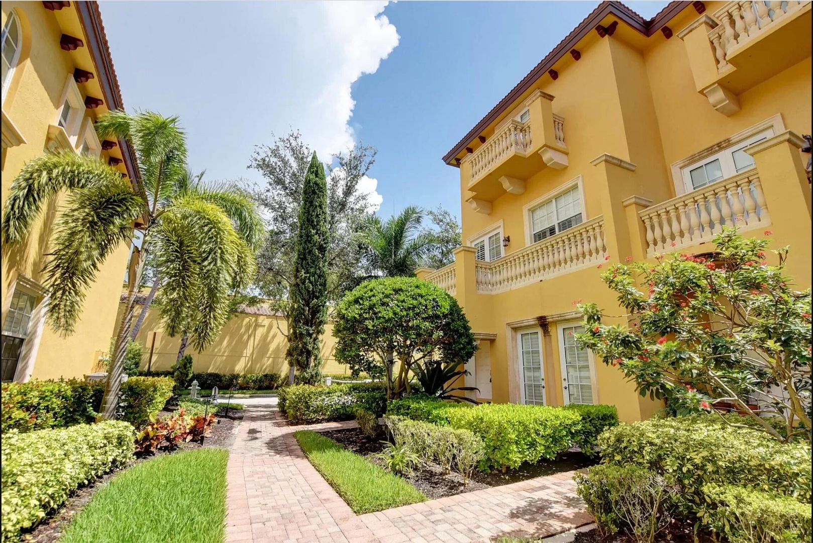 BOCA RATON House: 545 NE 69TH CIR