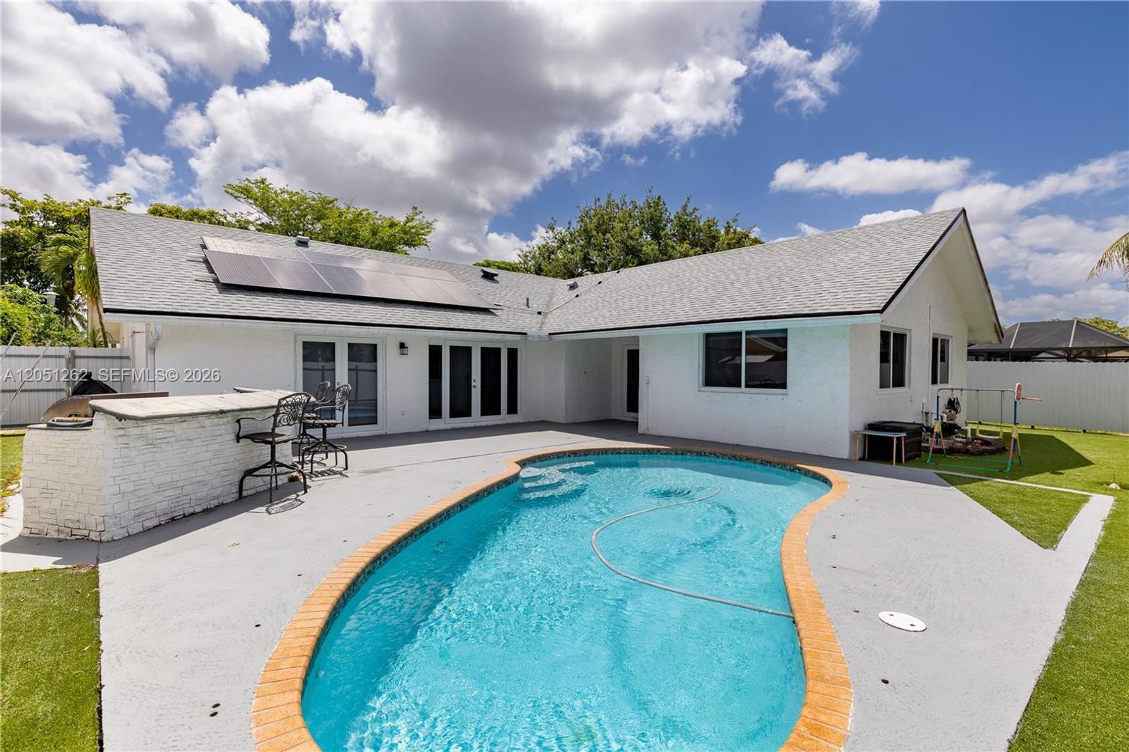 PEMBROKE PINES House: 2400 NW 103RD AVE