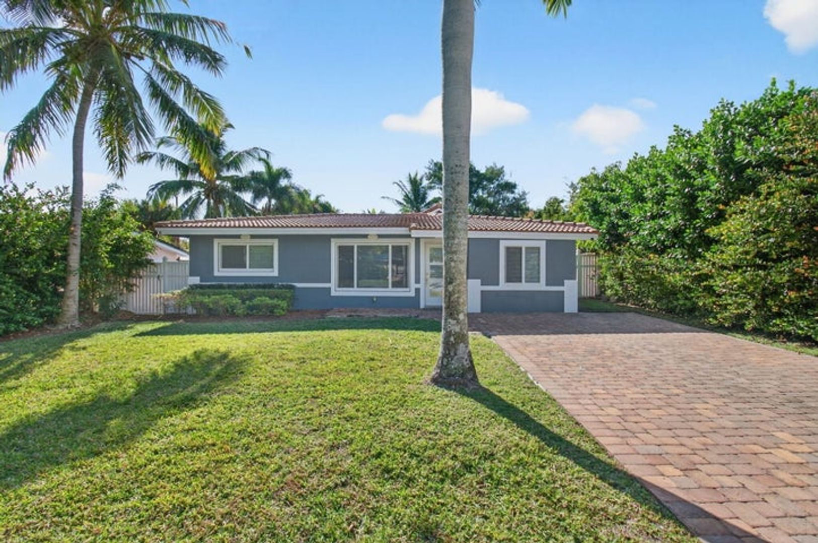 Boca Raton House: 360 SW 2nd Street