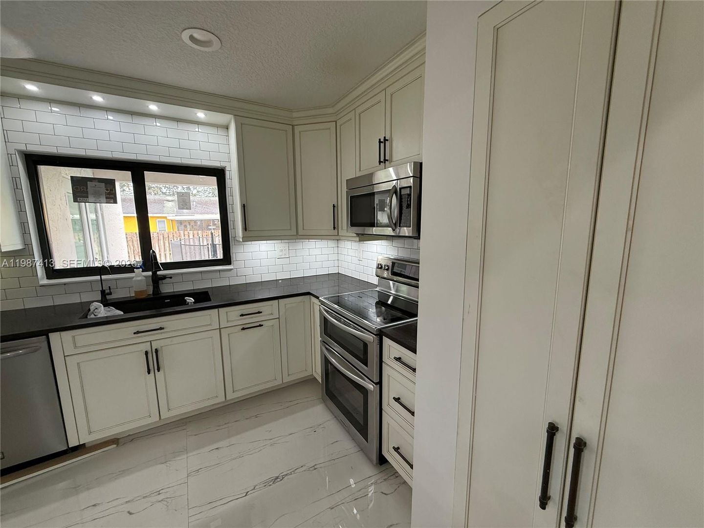 SUNRISE House: 11100 NW 21ST ST #0
