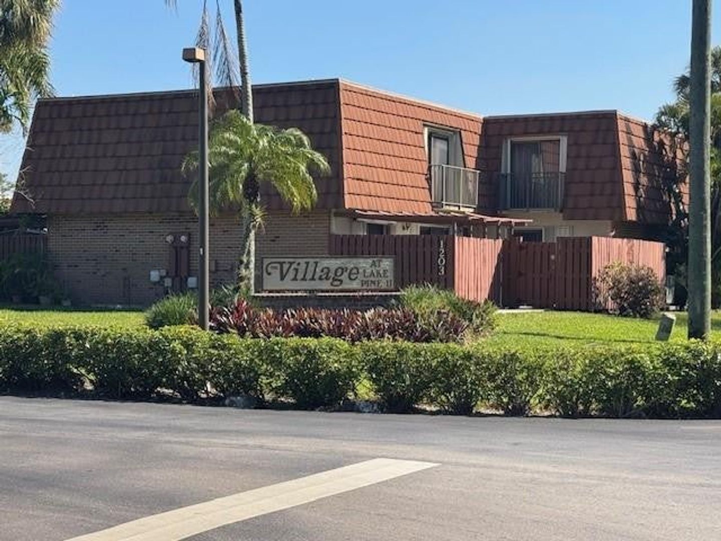 DAVIE House: 1210 SW 118TH TER #1210