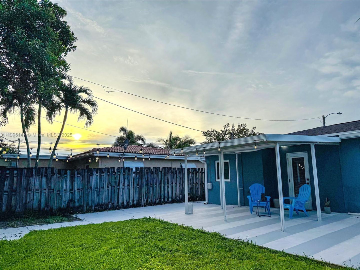 OAKLAND PARK House: 250 NE 42ND ST 250