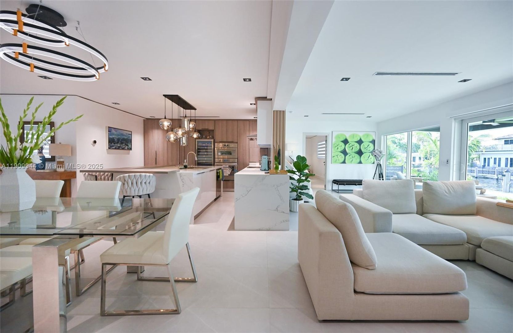 POMPANO BEACH House: 2537 SE 10TH CT