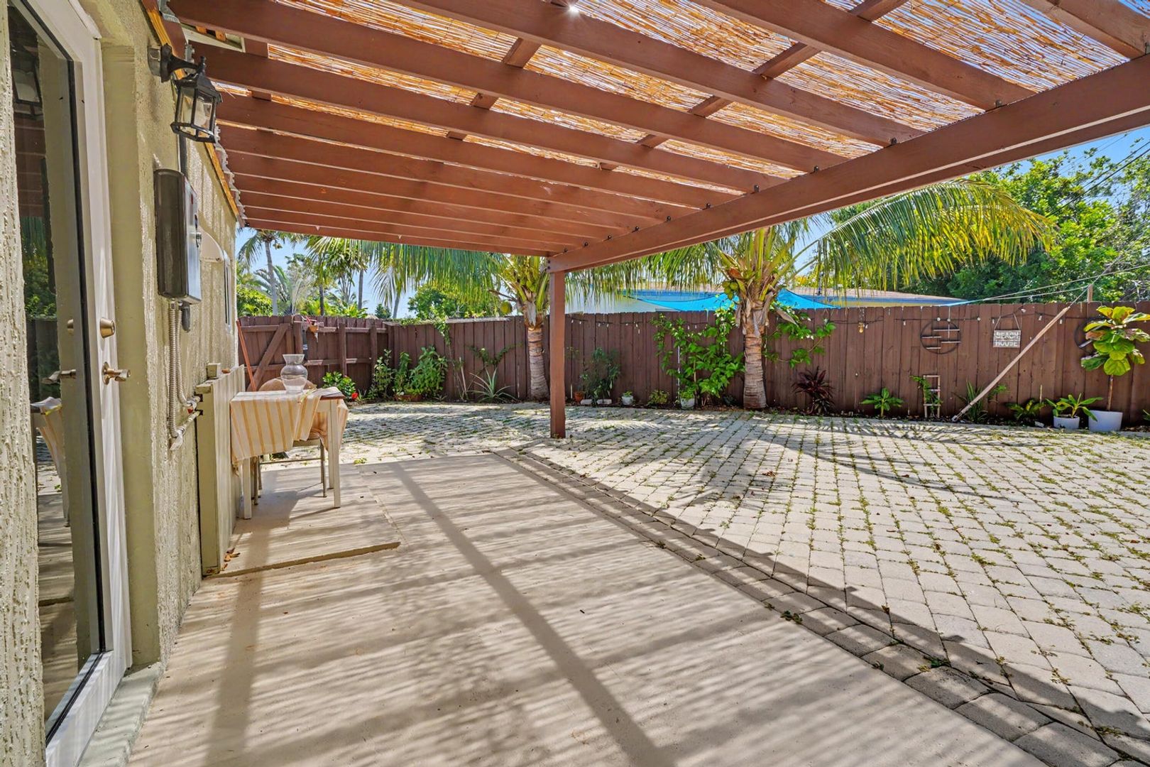 POMPANO BEACH House: 2480 NE 13TH TER