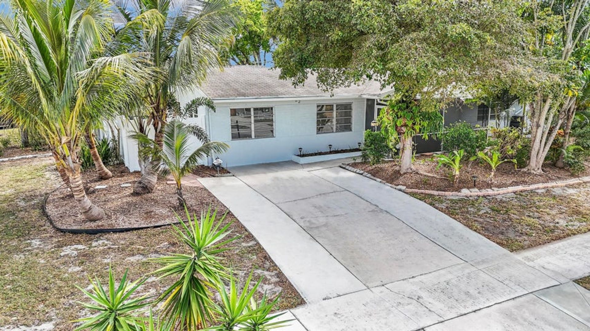 Lake Worth Beach House: 702 Sunset Drive