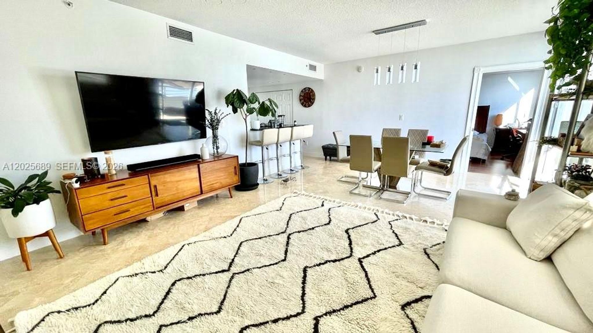 AVENTURA House: 18800 NE 29TH AVE #UNIT 818