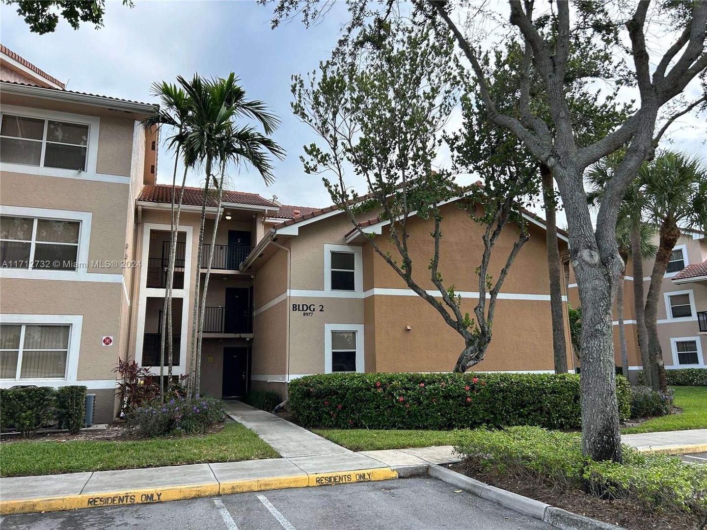 CORAL SPRINGS House: 8977 WILES RD APT #208