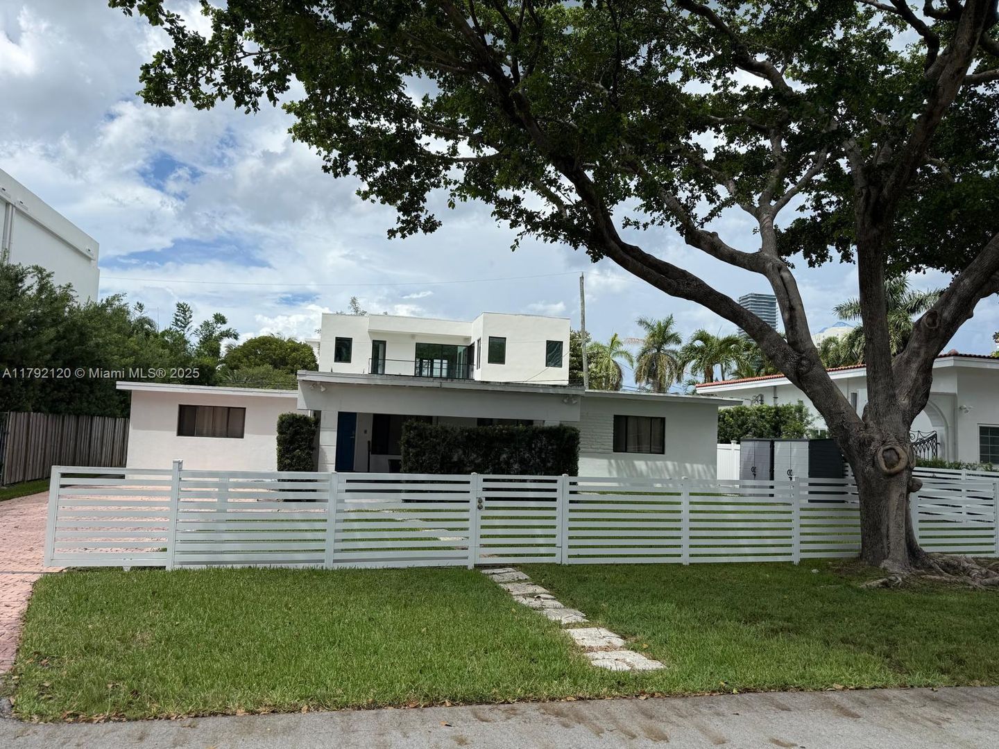 SUNNY ISLES BEACH House: 245 189TH TER #0