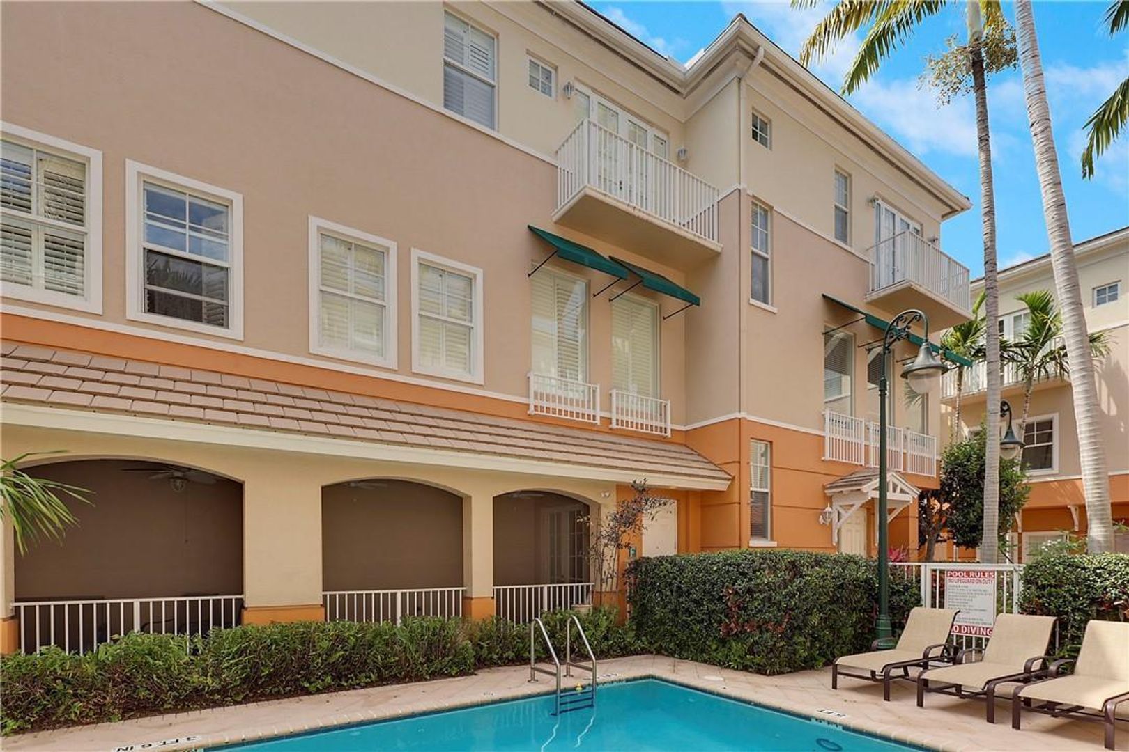 DELRAY BEACH House: 180 NE 6TH AVE #TOWNHOUSE F