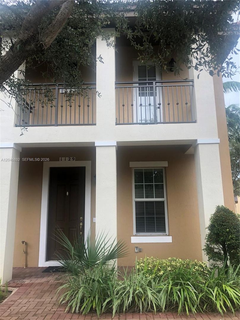 PEMBROKE PINES House: 1129 SW 147TH TER