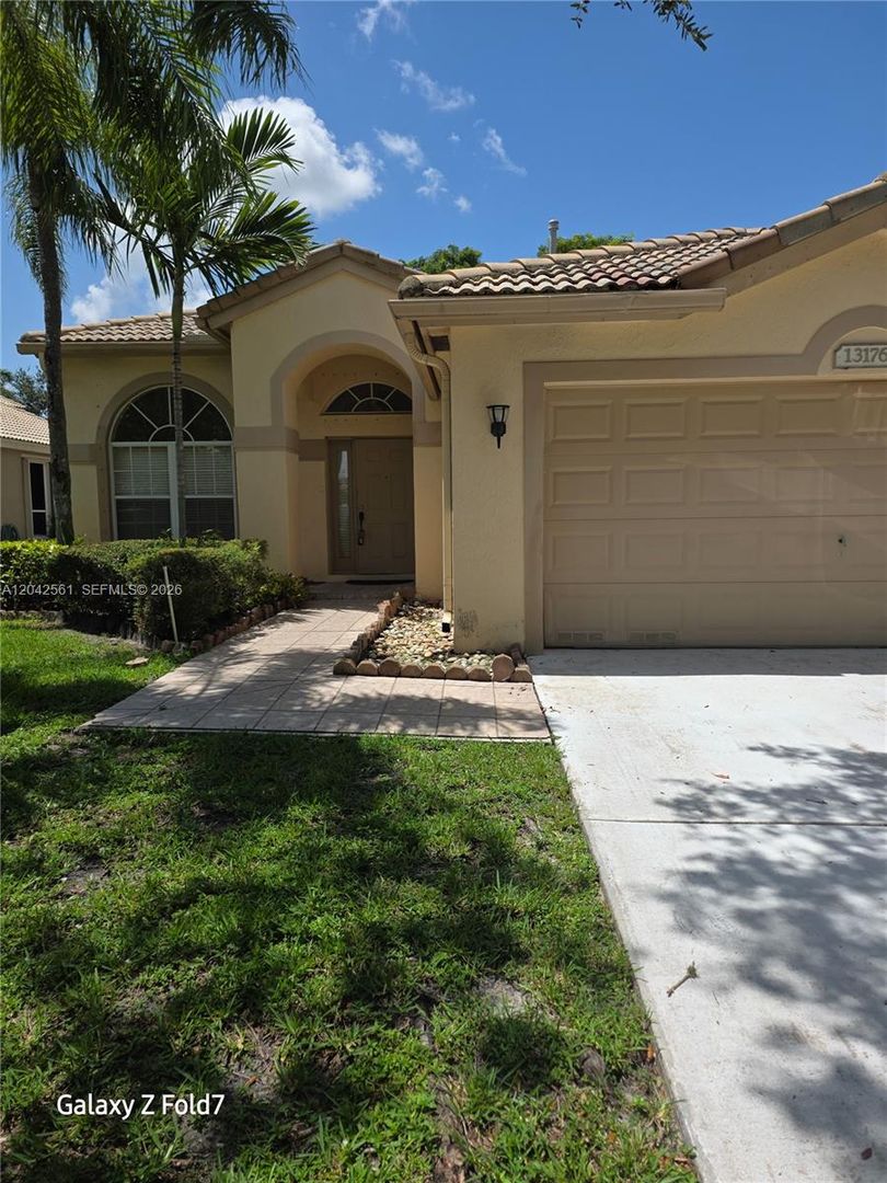 PEMBROKE PINES House: 13176 NW 18TH ST