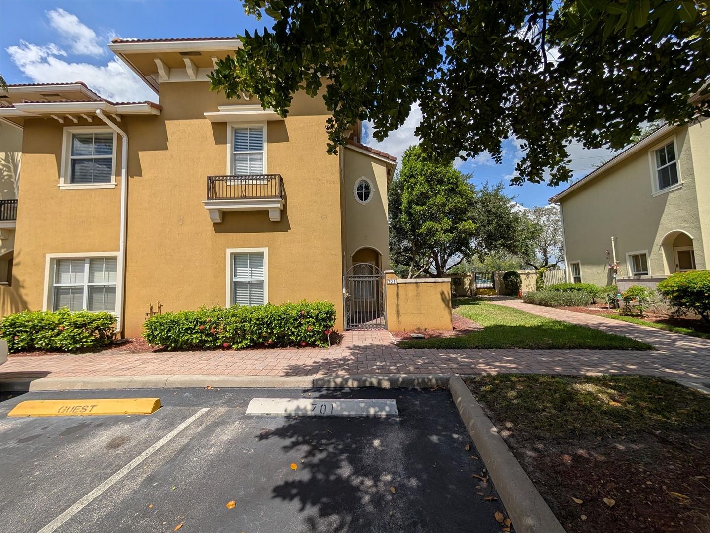 TAMARAC House: 2851 W PROSPECT RD UNIT 701