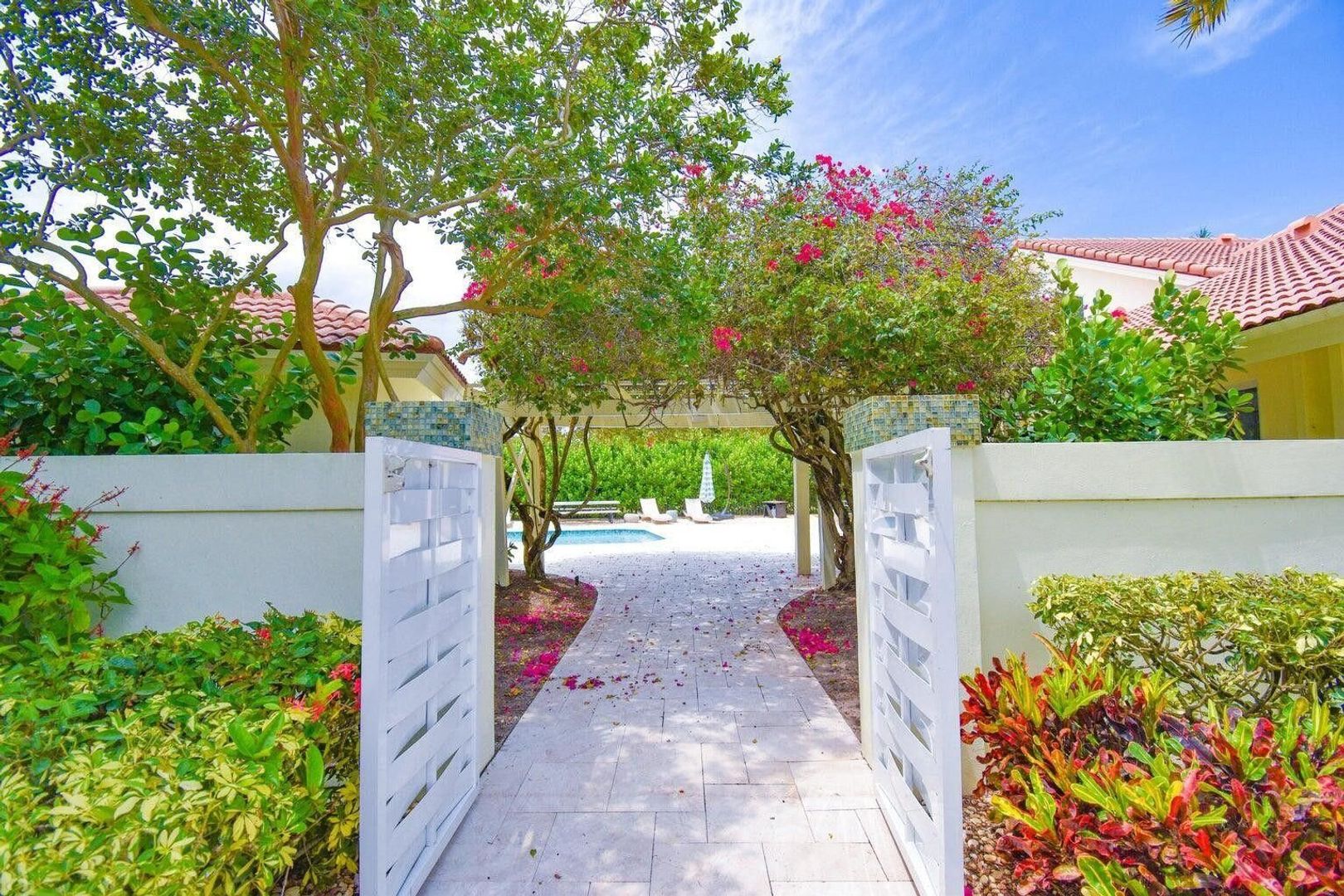 BOCA RATON House: 7351 VALENCIA DR
