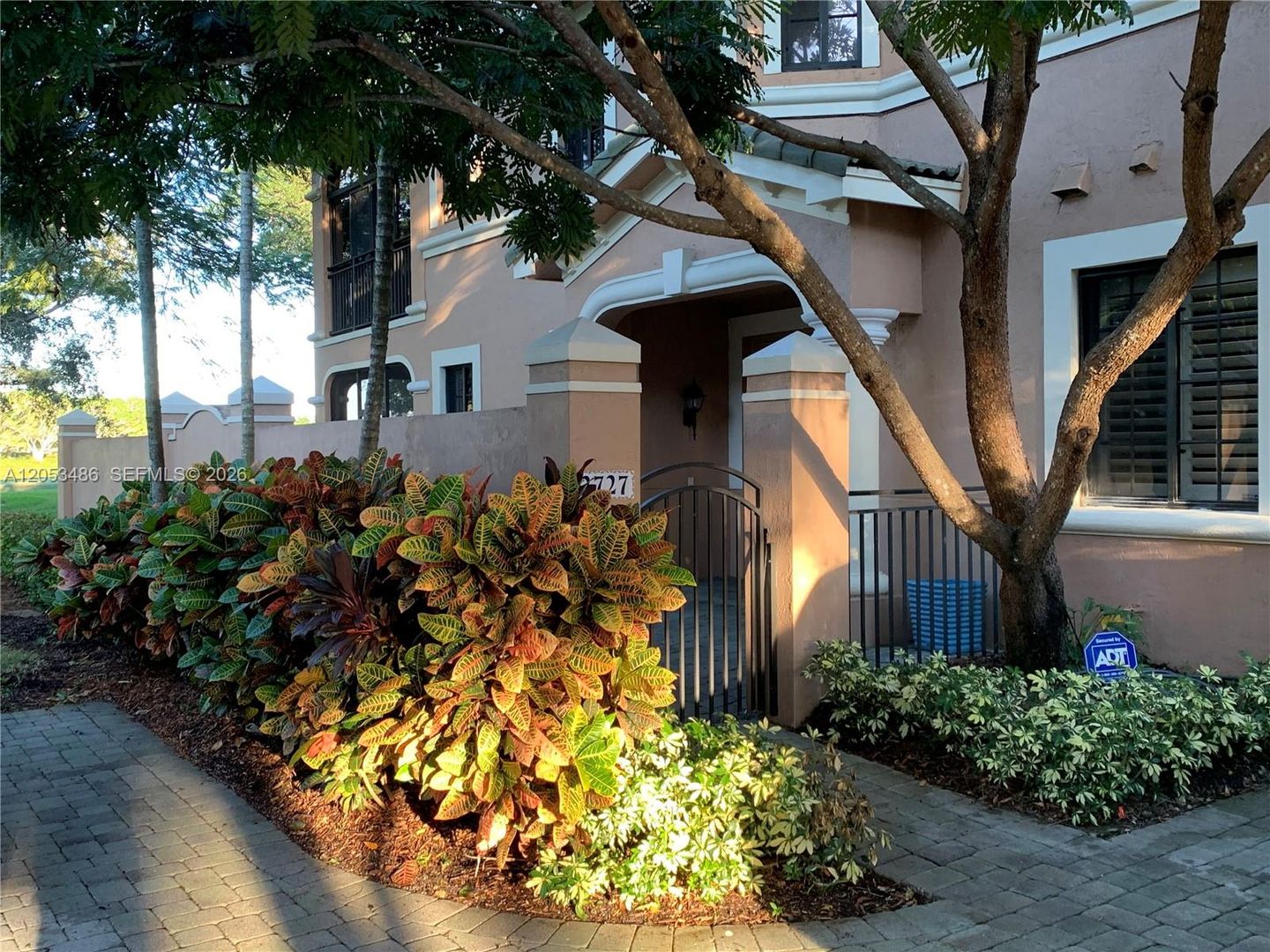 WESTON House: 2727 CENTER CT DR # 1-17