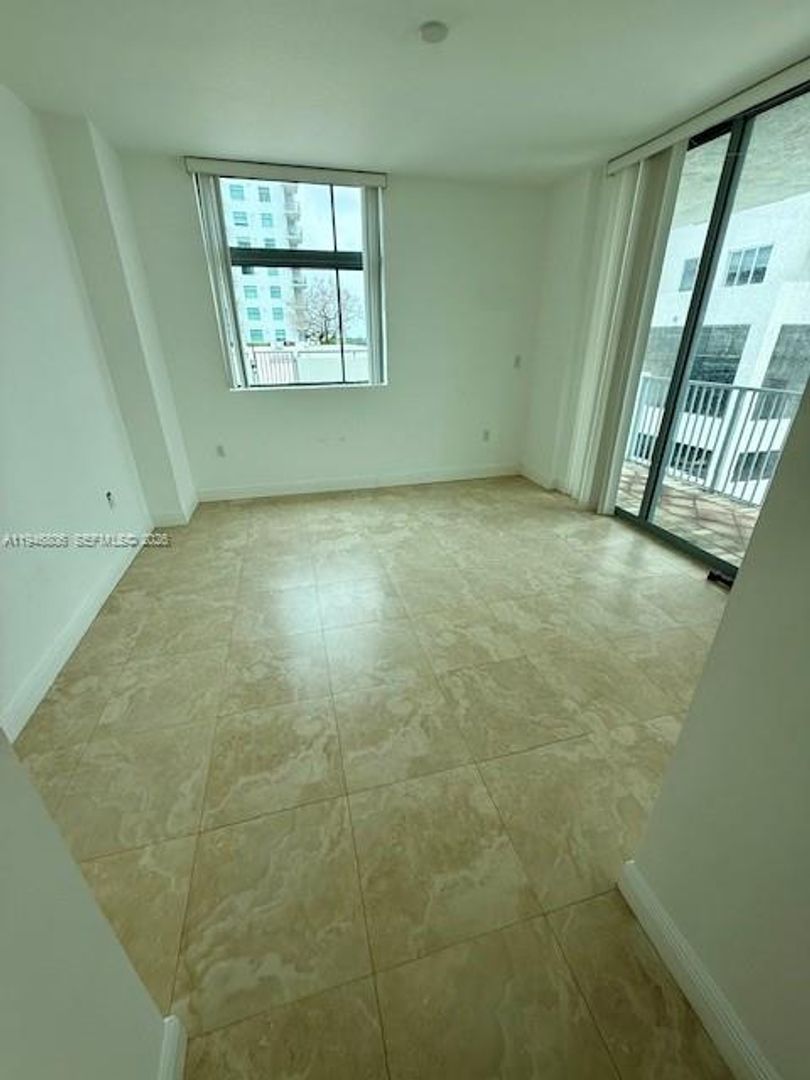 HOLLYWOOD House: 140 S DIXIE HWY #401