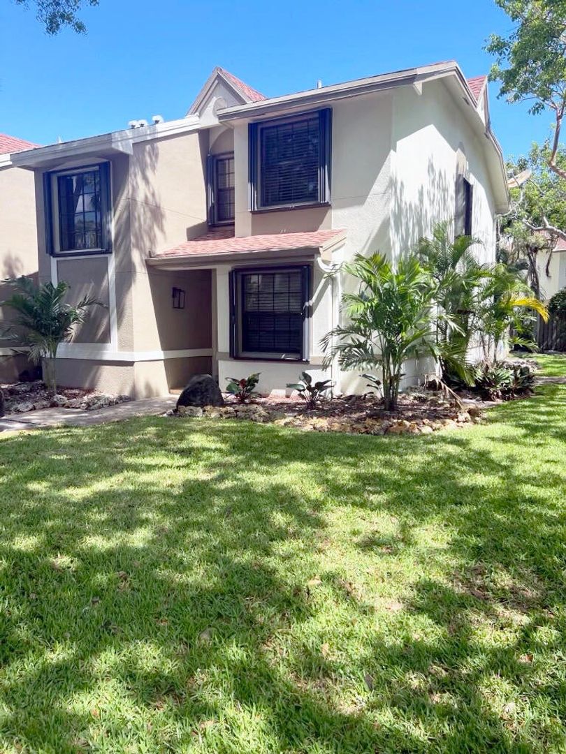 FORT LAUDERDALE House: 235 CITY VIEW DR #235