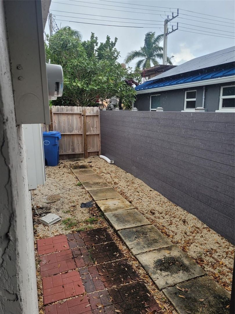 OAKLAND PARK House: 770 NE 38 #R