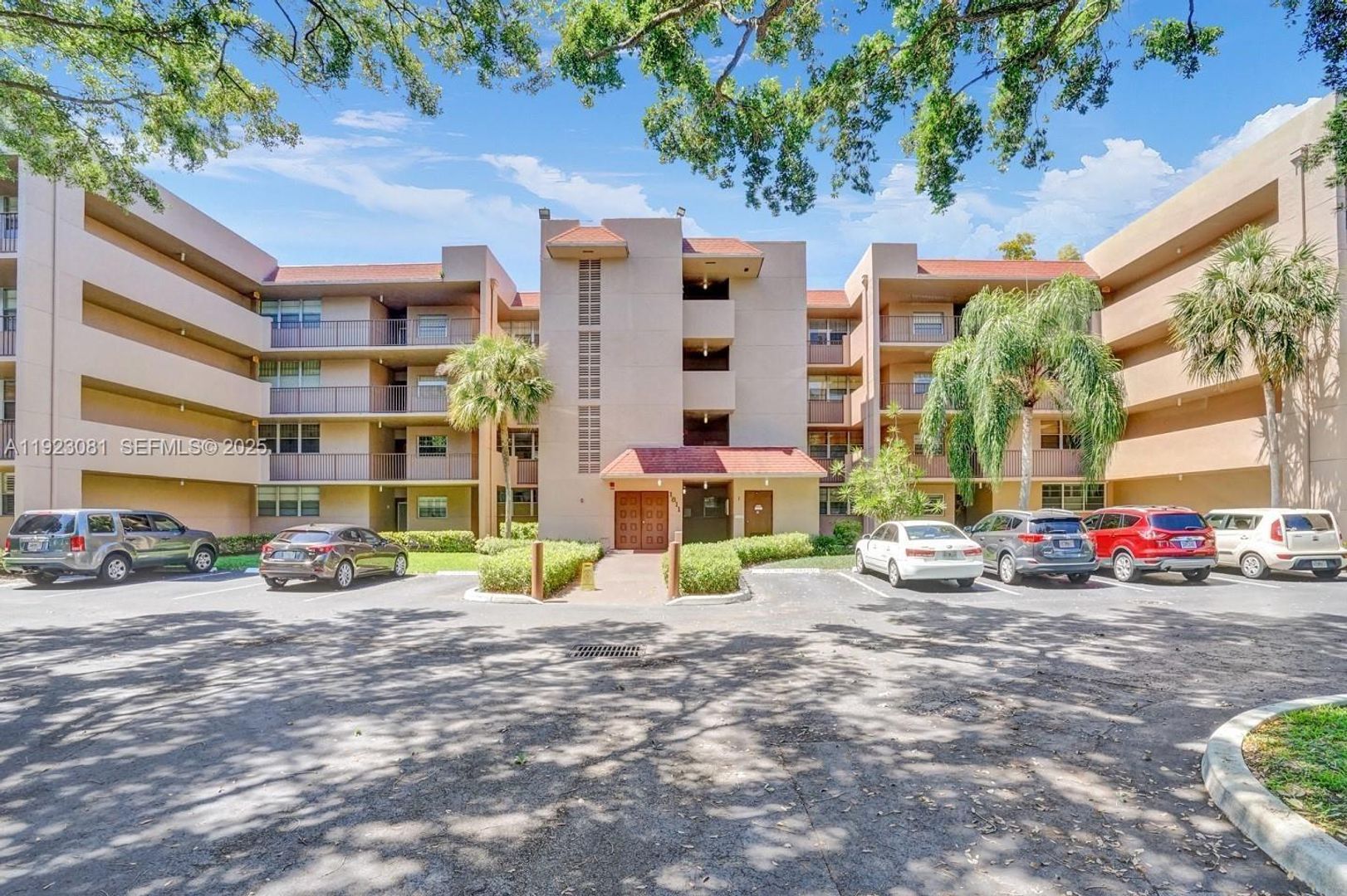 DAVIE House: 9510 SEAGRAPE DR APT #101